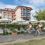 فندق Kriss Internazionale 4*