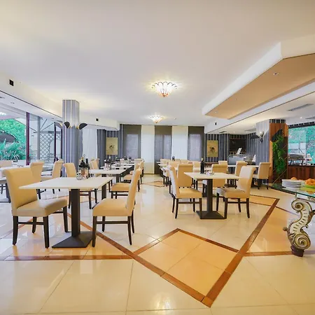 Отель Kriss Internazionale 4*