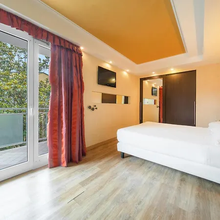 Отель Kriss Internazionale 4*