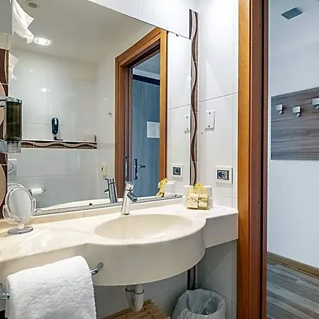 Otel Kriss Internazionale 4*